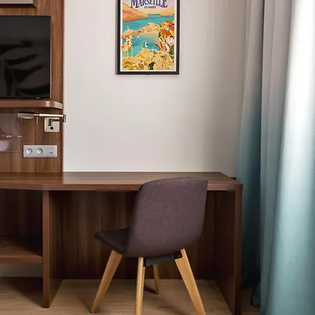 Hotel - Marseille Airport, An Ihg 4*